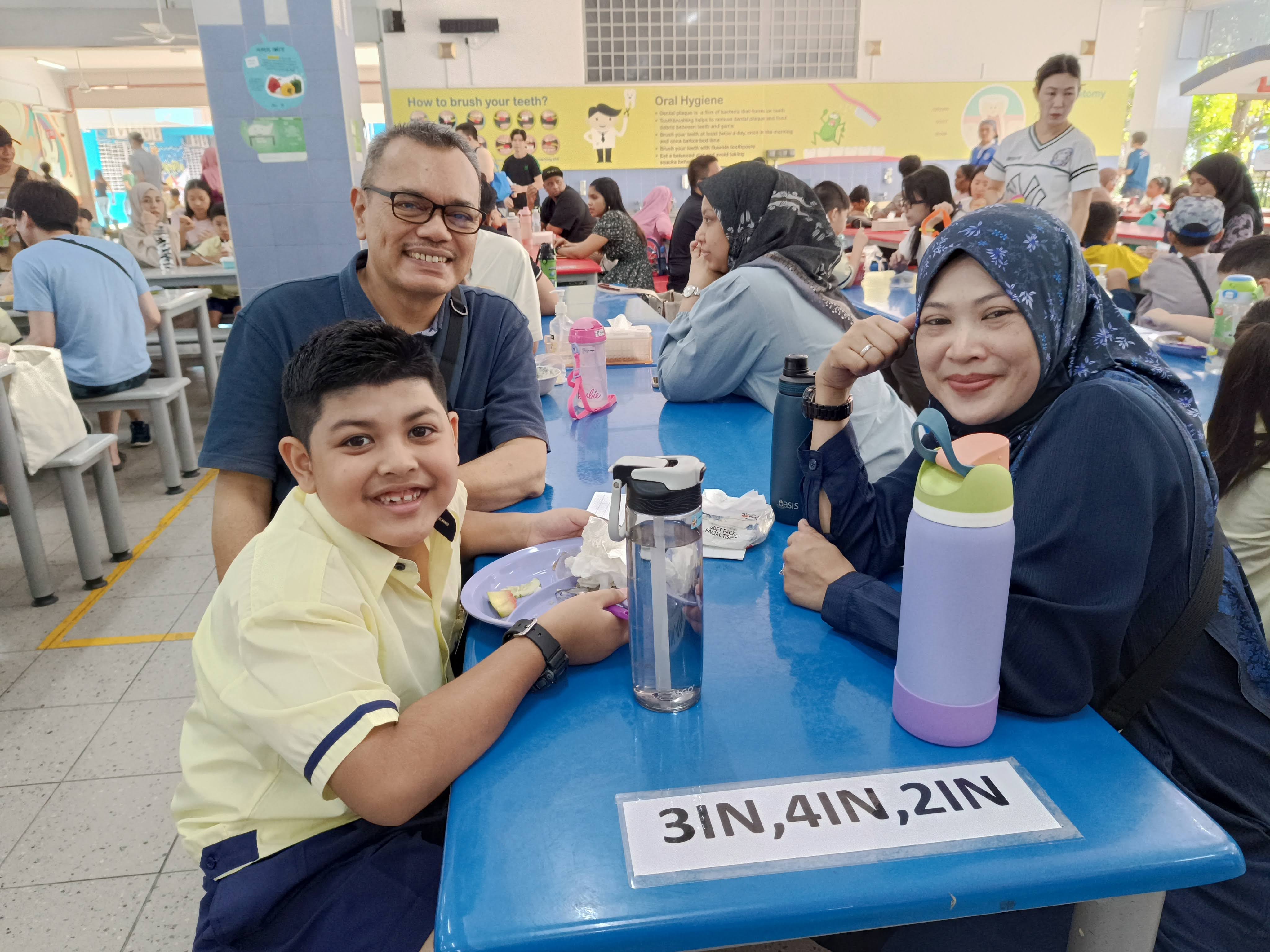 A new student and parents enjoying the first recess together